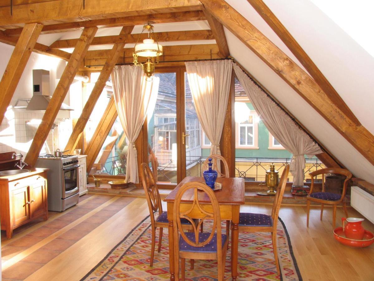 Casa Rozelor Hotel Braşov Buitenkant foto
